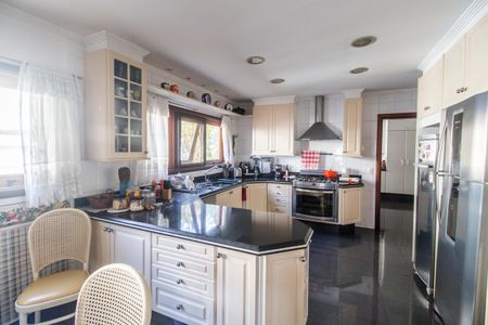 Casa de condomínio à venda com 703m², 4 quartos e 4 vagas Casa de condomínio à venda com 703m², 4 quartos e 4 vagasCozinha