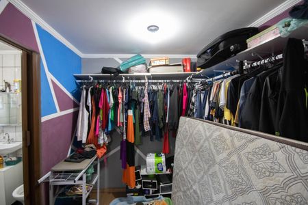 Casa à venda com 500m², 7 quartos e 3 vagas Casa à venda com 500m², 7 quartos e 3 vagasCloset da suíte 2