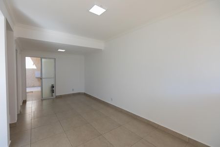 Sala de casa de condomínio para alugar com 3 quartos, 112m² em Bairro das Palmeiras, Campinas
