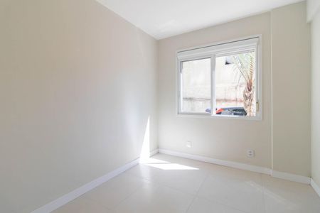 Quarto 1 de apartamento para alugar com 2 quartos, 55m² em Santo Antônio, Porto Alegre