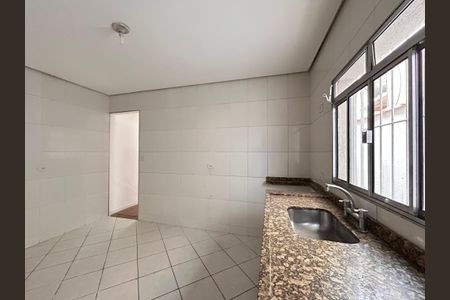 Casa à venda com 180m², 2 quartos e 2 vagas Casa à venda com 180m², 2 quartos e 2 vagasCozinha