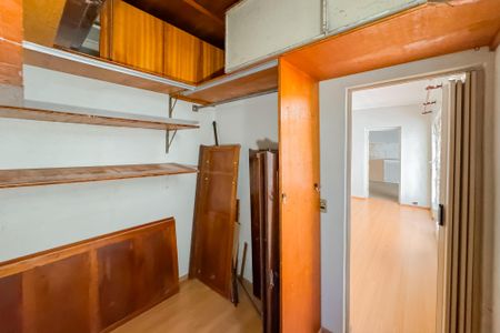 Casa à venda com 180m², 4 quartos e 1 vaga Casa à venda com 180m², 4 quartos e 1 vagaQuarto 2 - Armários