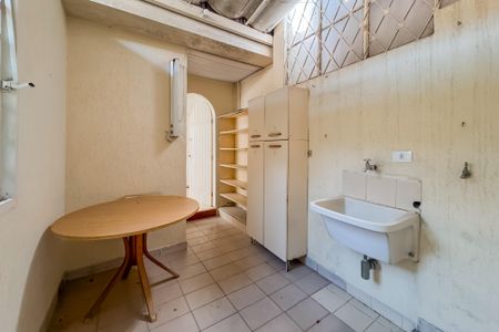Casa à venda com 180m², 4 quartos e 1 vaga Casa à venda com 180m², 4 quartos e 1 vagaÁrea de Serviço