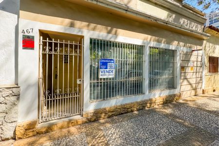 Casa à venda com 180m², 4 quartos e 1 vaga Casa à venda com 180m², 4 quartos e 1 vagaFachada