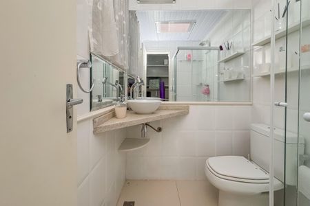 Casa à venda com 180m², 4 quartos e 1 vaga Casa à venda com 180m², 4 quartos e 1 vagaEdícula - Banheiro
