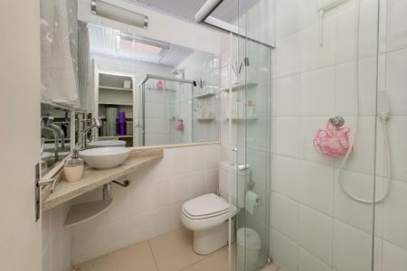 Casa à venda com 180m², 4 quartos e 1 vaga Casa à venda com 180m², 4 quartos e 1 vagaEdícula - Banheiro