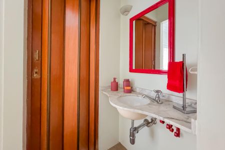 Casa à venda com 180m², 4 quartos e 1 vaga Casa à venda com 180m², 4 quartos e 1 vagaLavabo