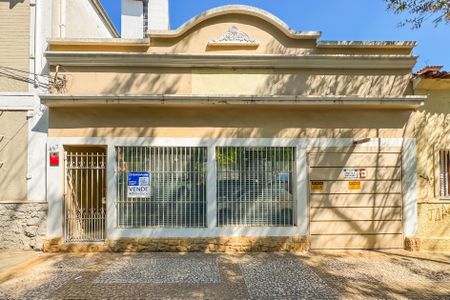 Casa à venda com 180m², 4 quartos e 1 vaga Casa à venda com 180m², 4 quartos e 1 vagaFachada
