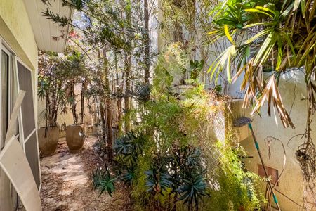 Casa à venda com 180m², 4 quartos e 1 vaga Casa à venda com 180m², 4 quartos e 1 vagaQuintal