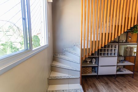 Apartamento à venda com 128m², 3 quartos e 1 vaga Apartamento à venda com 128m², 3 quartos e 1 vagaEscada