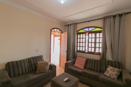 Sala 2 de casa à venda com 3 quartos, 220m² em Céu Azul, Belo Horizonte