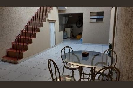 Casa à venda com 160m², 3 quartos e 1 vaga