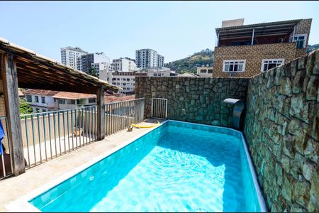 Casa à venda com 275m², 3 quartos e sem vaga Casa à venda com 275m², 3 quartos e sem vagaTerraço