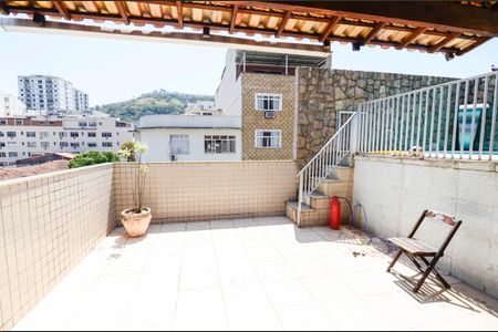 Casa à venda com 275m², 3 quartos e sem vaga Casa à venda com 275m², 3 quartos e sem vagaTerraço