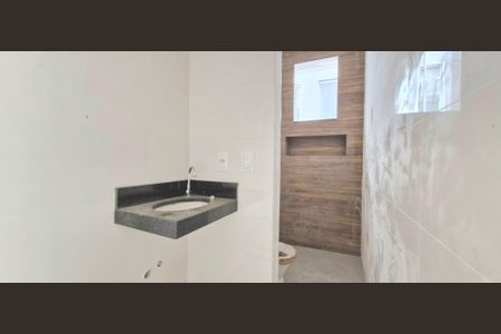 Casa à venda com 180m², 3 quartos e 2 vagas Casa à venda com 180m², 3 quartos e 2 vagasBanheiro social