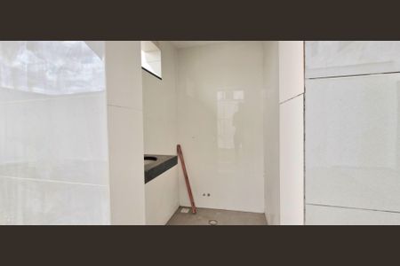 Casa à venda com 180m², 3 quartos e 2 vagas Casa à venda com 180m², 3 quartos e 2 vagasBanheiro social