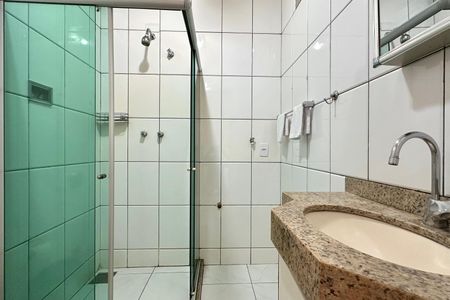 Banheiro Social de kitnet/studio à venda com 1 quarto, 32m² em Copacabana, Rio de Janeiro