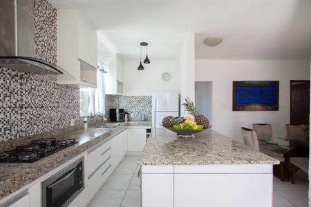 Casa à venda com 350m², 4 quartos e 2 vagasCozinha