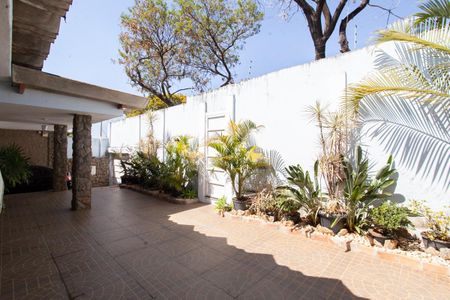 Casa à venda com 350m², 4 quartos e 2 vagasVaranda e entrada