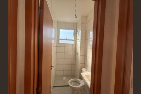 Banheiro  de apartamento para alugar com 2 quartos, 45m² em São Januário (justinópolis), Ribeirão das Neves