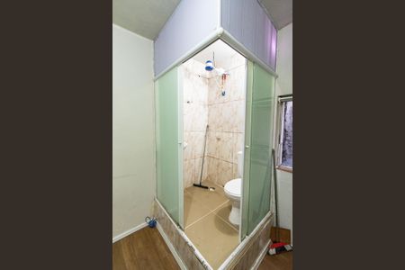 Banheiro de kitnet/studio para alugar com 1 quarto, 15m² em Cambuci, São Paulo