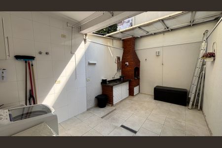 Casa à venda com 134m², 3 quartos e 2 vagas Casa à venda com 134m², 3 quartos e 2 vagasÁrea de Serviço