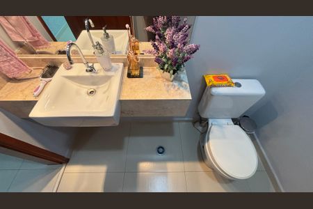 Casa à venda com 134m², 3 quartos e 2 vagas Casa à venda com 134m², 3 quartos e 2 vagasLavabo