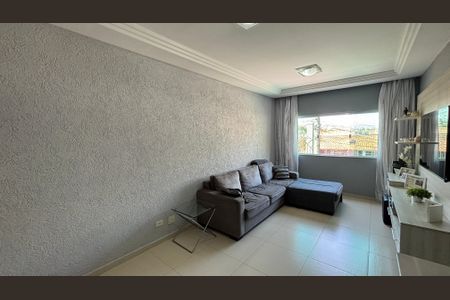 Casa à venda com 134m², 3 quartos e 2 vagasSala