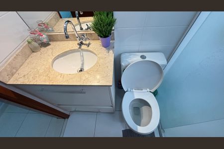 Casa à venda com 134m², 3 quartos e 2 vagas Casa à venda com 134m², 3 quartos e 2 vagasBanheiro Social