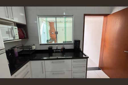 Casa à venda com 134m², 3 quartos e 2 vagas Casa à venda com 134m², 3 quartos e 2 vagasCozinha