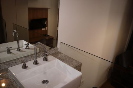 Banheiro Social de kitnet/studio para alugar com 1 quarto, 24m² em Higienópolis, São Paulo