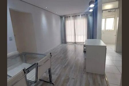 Sala de apartamento à venda com 2 quartos, 68m² em Jardim Tupanci, Barueri