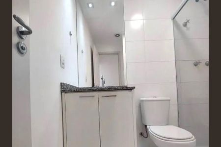 Banheiro 2 de apartamento para alugar com 2 quartos, 68m² em Jardim Tupanci, Barueri