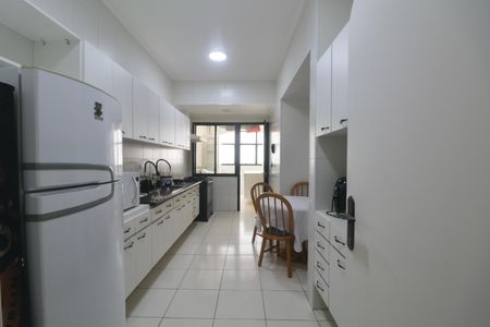 Apartamento para alugar com 217m², 4 quartos e 1 vaga Apartamento para alugar com 217m², 4 quartos e 1 vagaCozinha