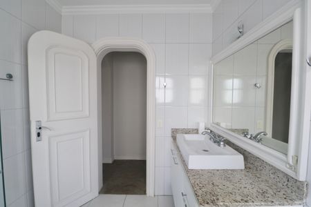 Apartamento para alugar com 217m², 4 quartos e 1 vaga Apartamento para alugar com 217m², 4 quartos e 1 vagaBanheiro Suíte
