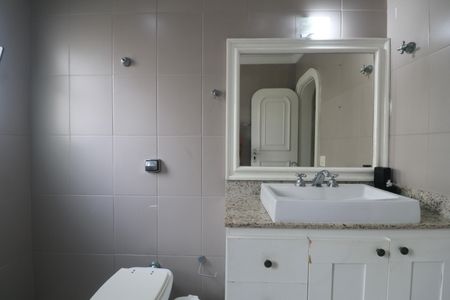 Apartamento para alugar com 217m², 4 quartos e 1 vaga Apartamento para alugar com 217m², 4 quartos e 1 vagaBanheiro Social