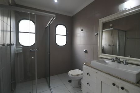 Apartamento para alugar com 217m², 4 quartos e 1 vaga Apartamento para alugar com 217m², 4 quartos e 1 vagaBanheiro Social
