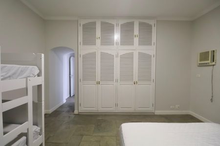 Apartamento para alugar com 217m², 4 quartos e 1 vaga Apartamento para alugar com 217m², 4 quartos e 1 vagaQuarto Suíte