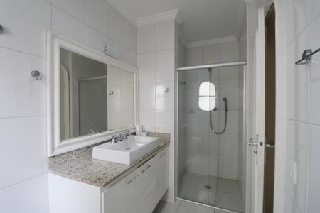 Apartamento para alugar com 217m², 4 quartos e 1 vaga Apartamento para alugar com 217m², 4 quartos e 1 vagaBanheiro Suíte 2