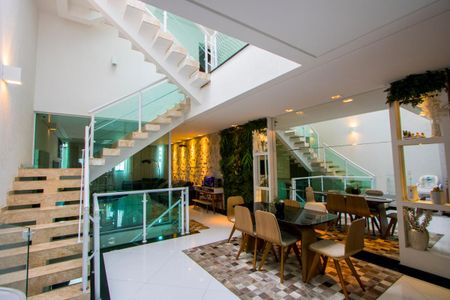 Casa à venda com 248m², 3 quartos e 4 vagasSala