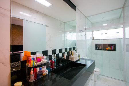 Casa à venda com 248m², 3 quartos e 4 vagasBanheiro da Suíte 1