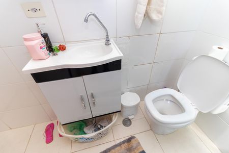 Casa de condomínio à venda com 75m², 2 quartos e 1 vaga Casa de condomínio à venda com 75m², 2 quartos e 1 vagaBanheiro