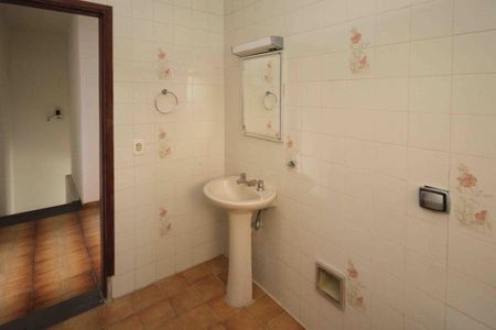 Casa à venda com 600m², 2 quartos e 2 vagas Casa à venda com 600m², 2 quartos e 2 vagasBanheiro