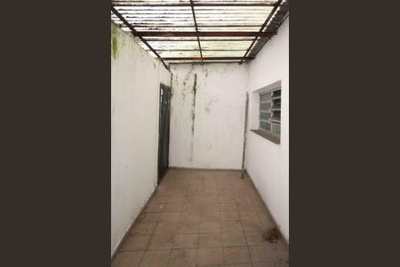Casa à venda com 600m², 2 quartos e 2 vagas Casa à venda com 600m², 2 quartos e 2 vagasÁrea de Serviço