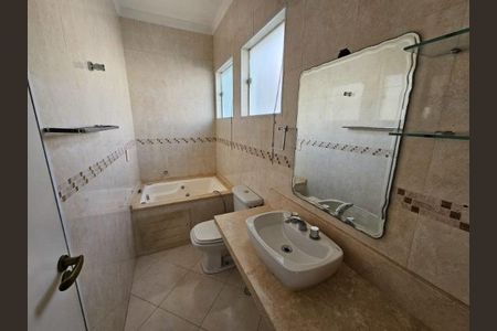 Casa à venda com 183m², 3 quartos e 4 vagas