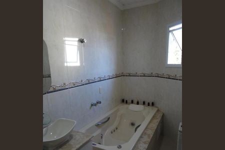 Casa à venda com 238m², 4 quartos e 6 vagas
