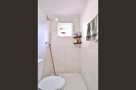 Casa à venda com 110m², 3 quartos e sem vaga Casa à venda com 110m², 3 quartos e sem vagaBanheiro