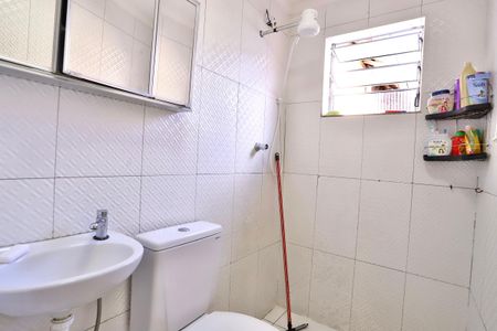 Casa à venda com 110m², 3 quartos e sem vaga Casa à venda com 110m², 3 quartos e sem vagaBanheiro