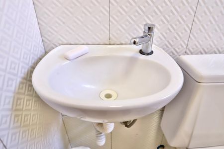 Casa à venda com 110m², 3 quartos e sem vaga Casa à venda com 110m², 3 quartos e sem vagaBanheiro