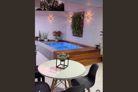 Casa à venda com 170m², 3 quartos e 2 vagas Casa à venda com 170m², 3 quartos e 2 vagasPiscina